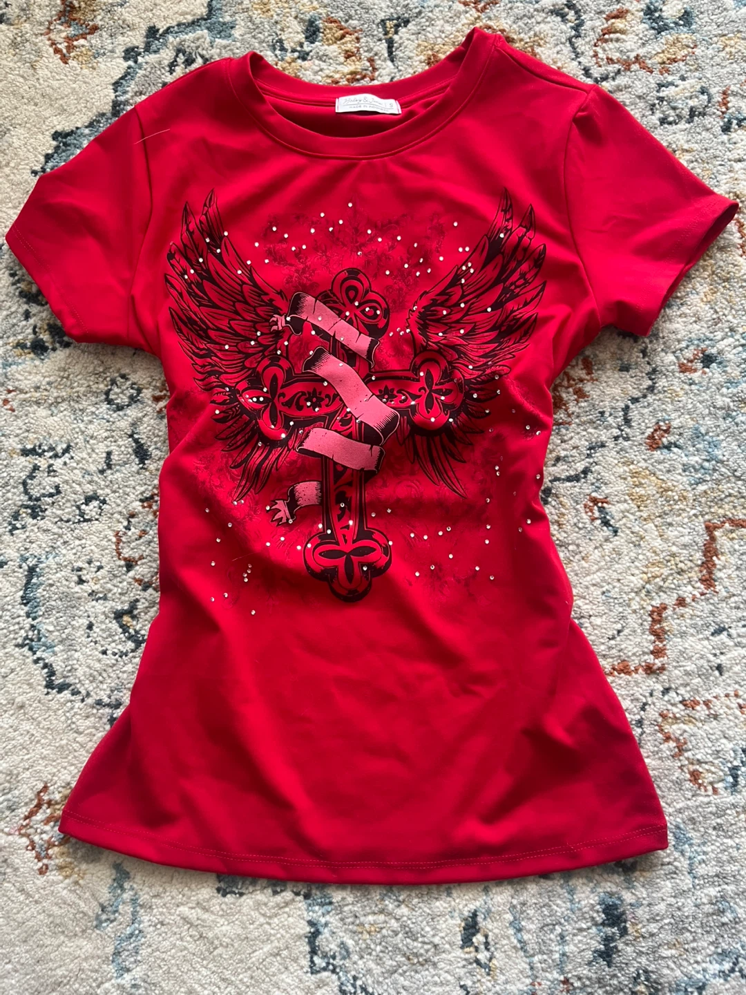 Alt red t-shirt with cross design and studs
