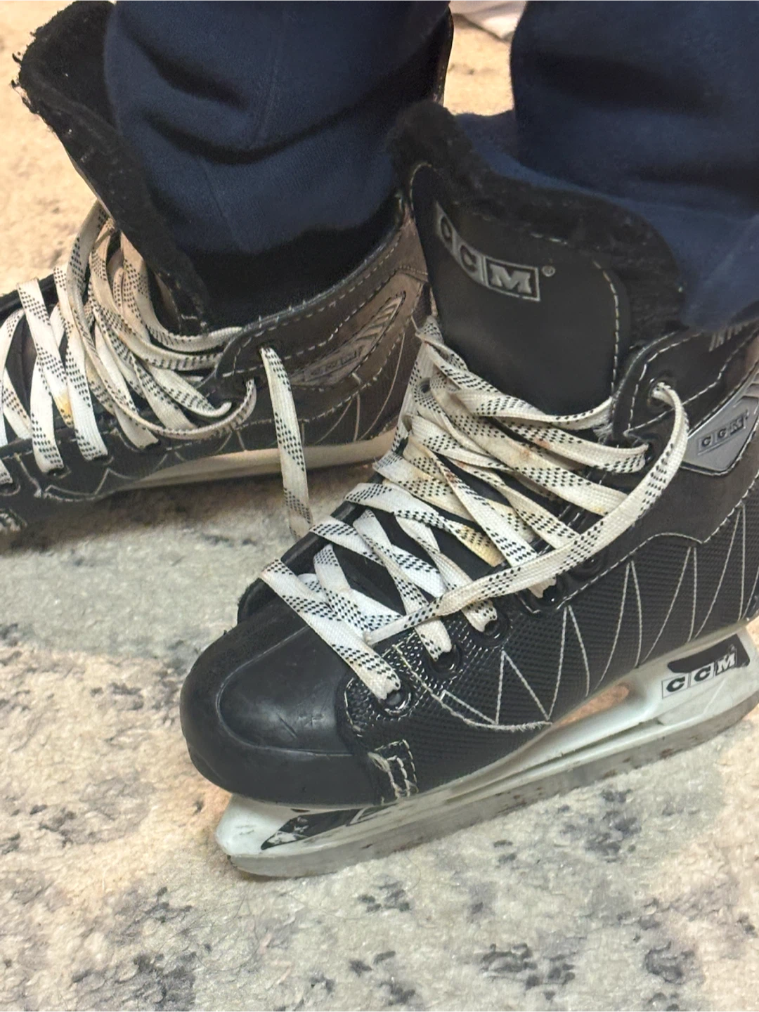 CCM Ice Skates kids 12 - photo 2