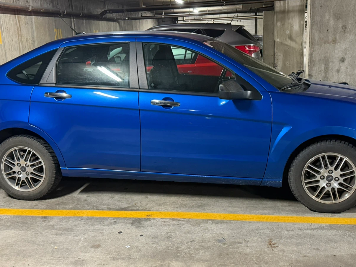 Blue Ford Focus SE - photo 4