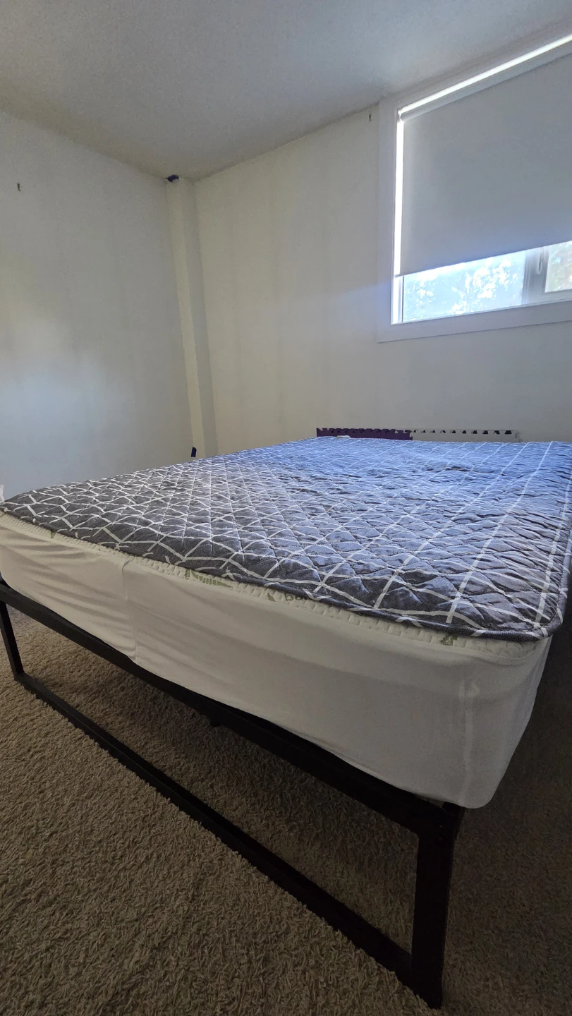 Metal bed frame + bed mattress