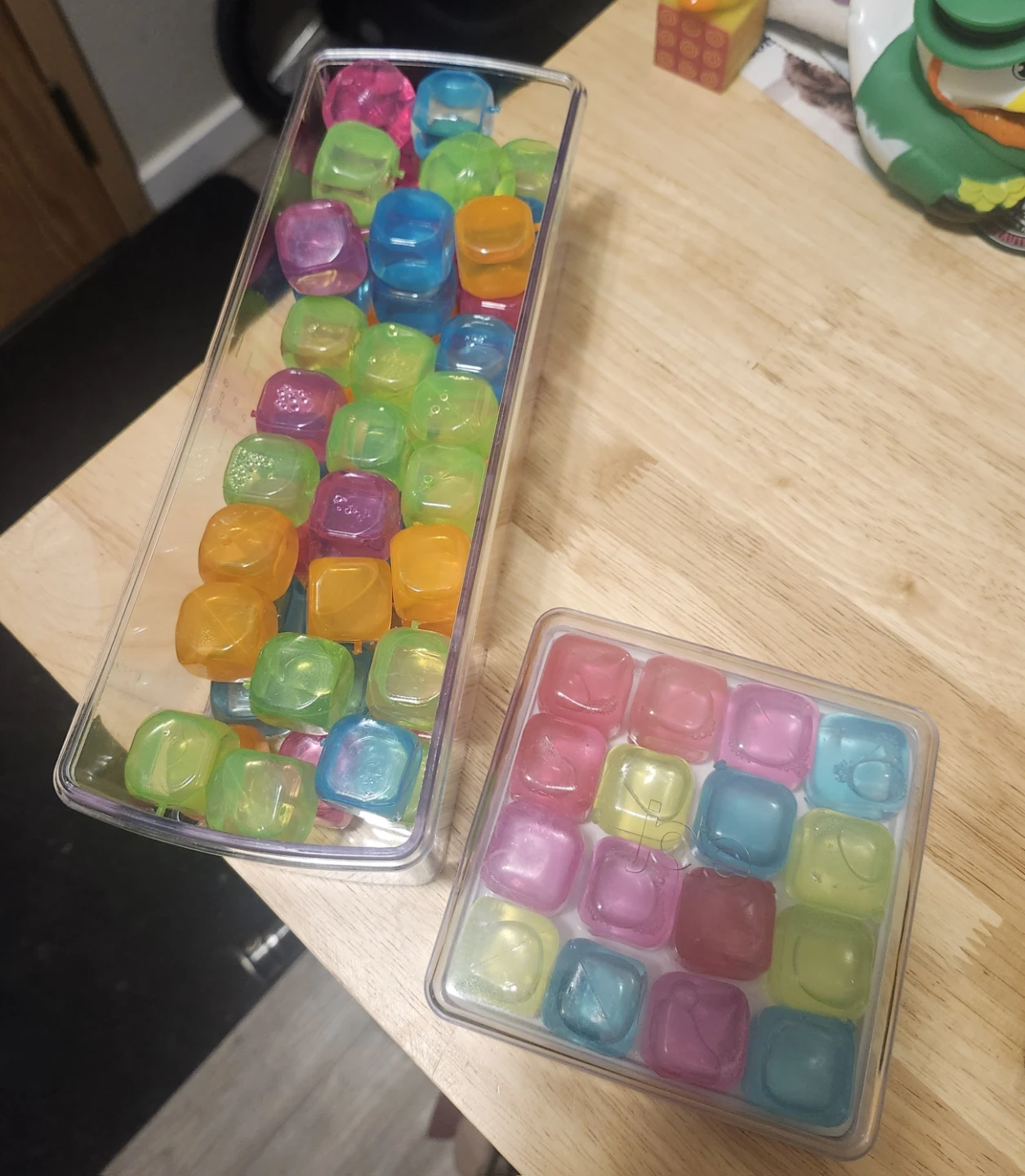 Reusable Multicoloured Ice Cubes with Storage Containers