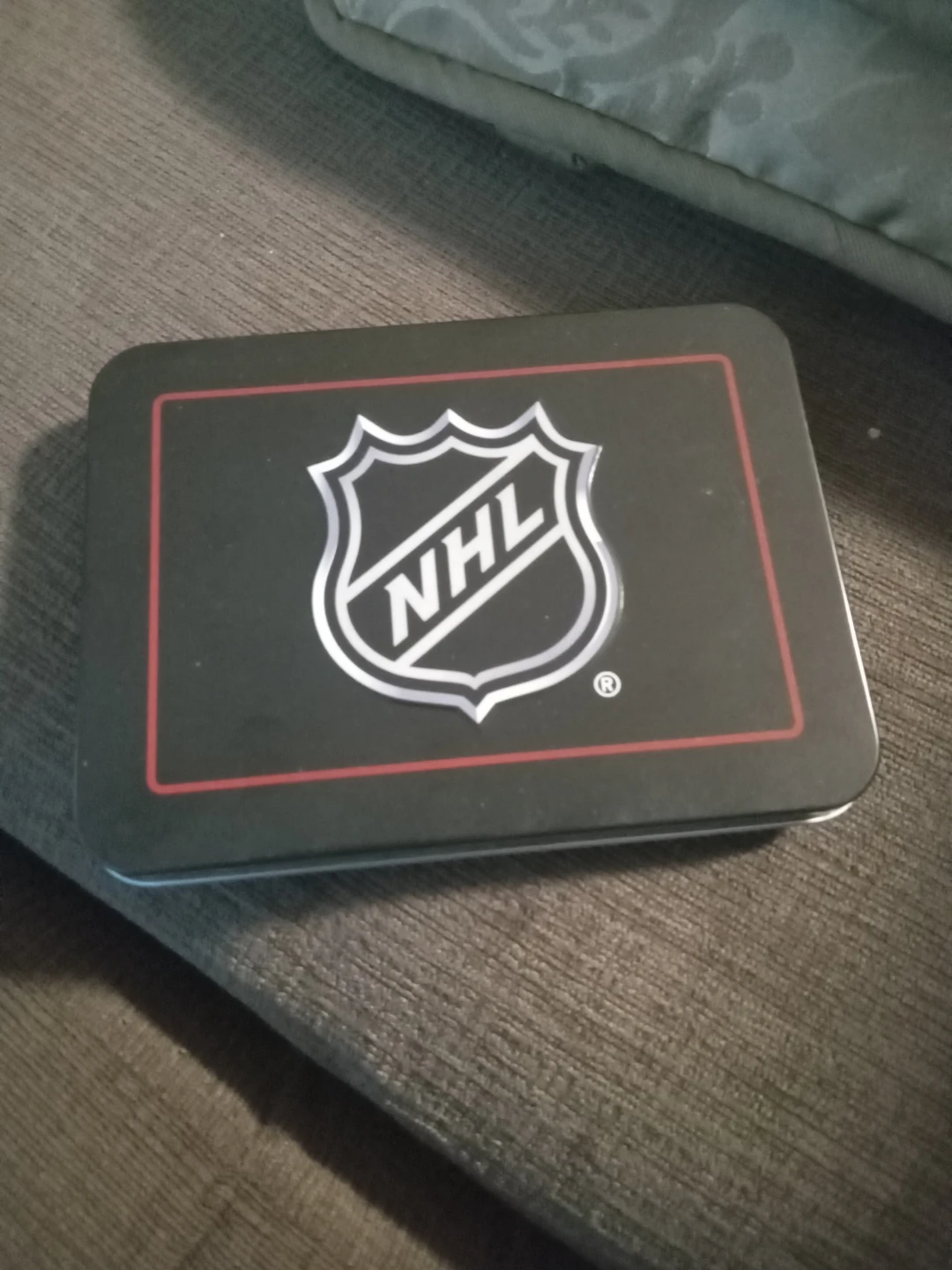 NHL 2010 Commemorative Playing Cards in Tin