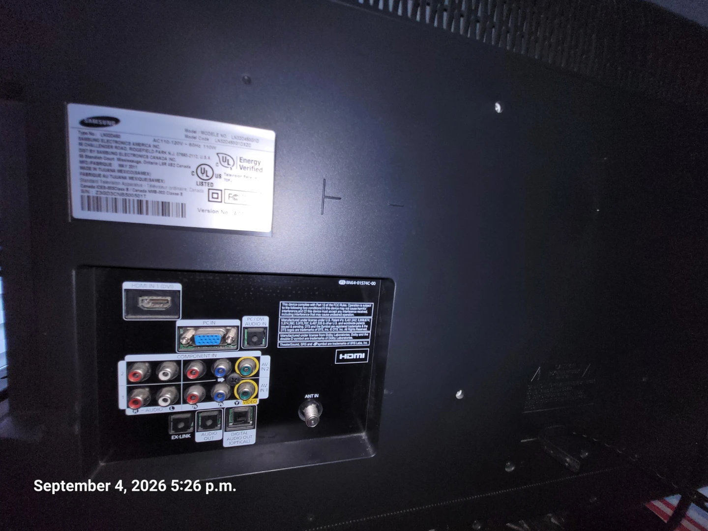 Samsung 32in TV with remote - photo 2