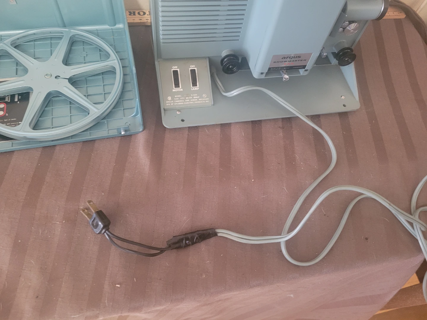 Argus Showmaster S-500 Film Projector - photo 4