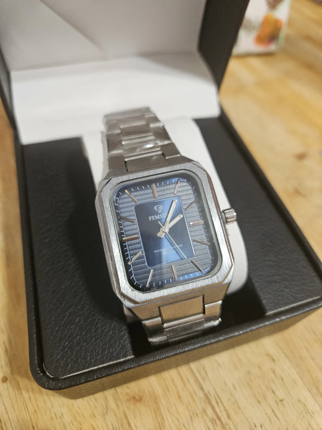 Femsin Quartz Wristwatch
