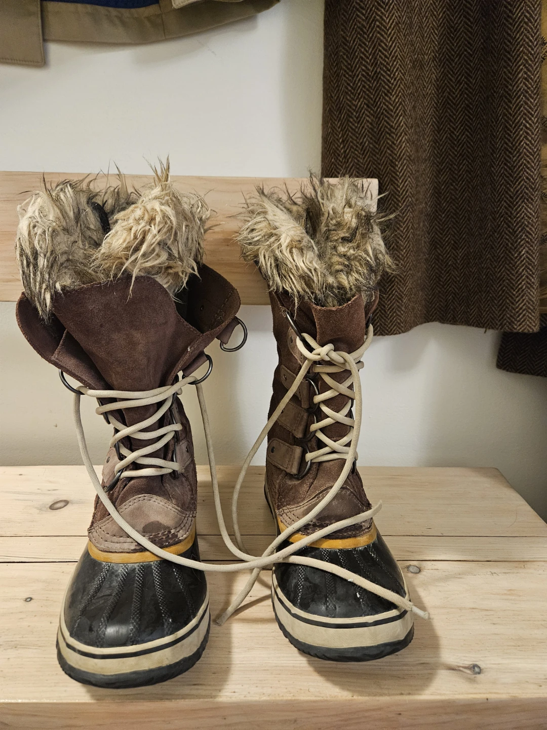 Sorel Women Waterproof Snow Boots  Size 8 US