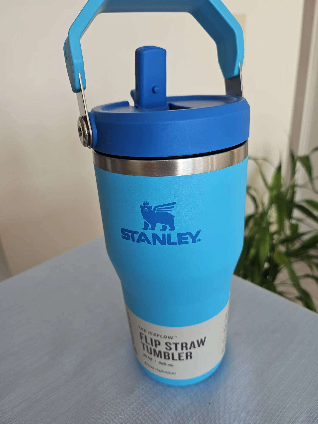 NEW- Stanley IceFlow Flip Straw Tumbler 590ml