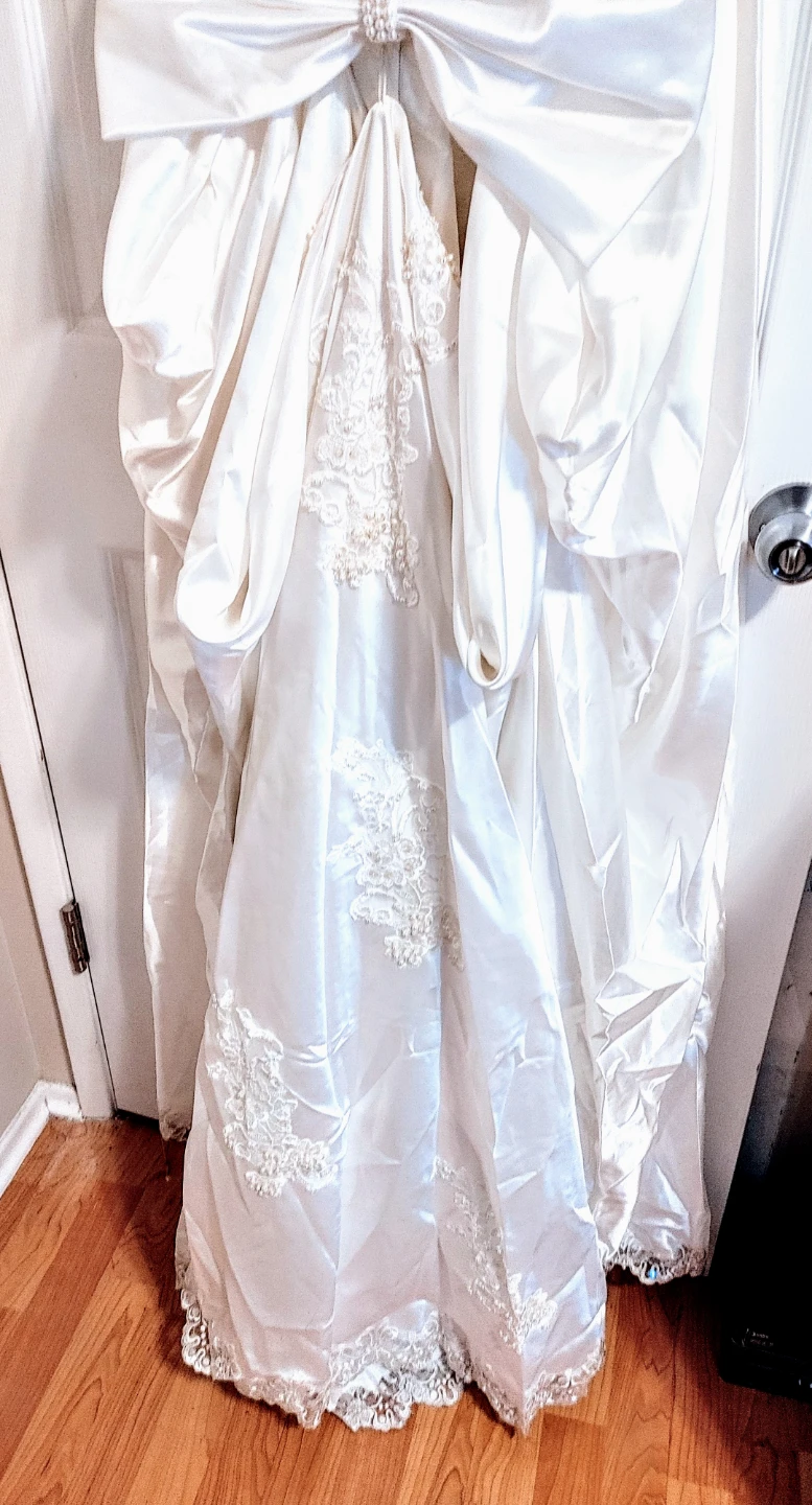 Vintage White Lace Wedding Dress - photo 3