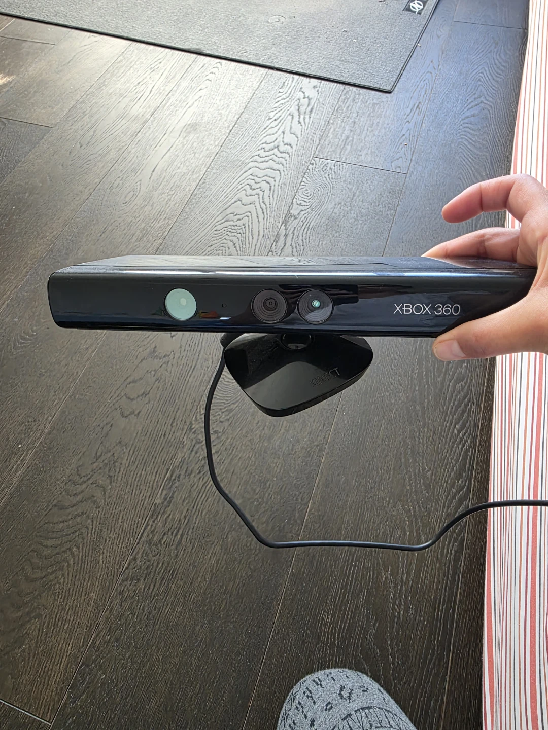Xbox 360 Kinect Sensor – Original Box & Cables - photo 2