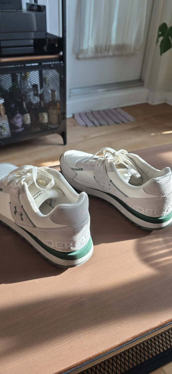 Under Armour cream and green sneakers - photo 4