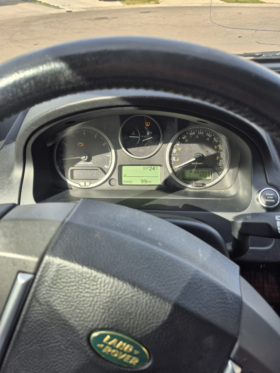 Land Rover LR2 SUV - photo 3