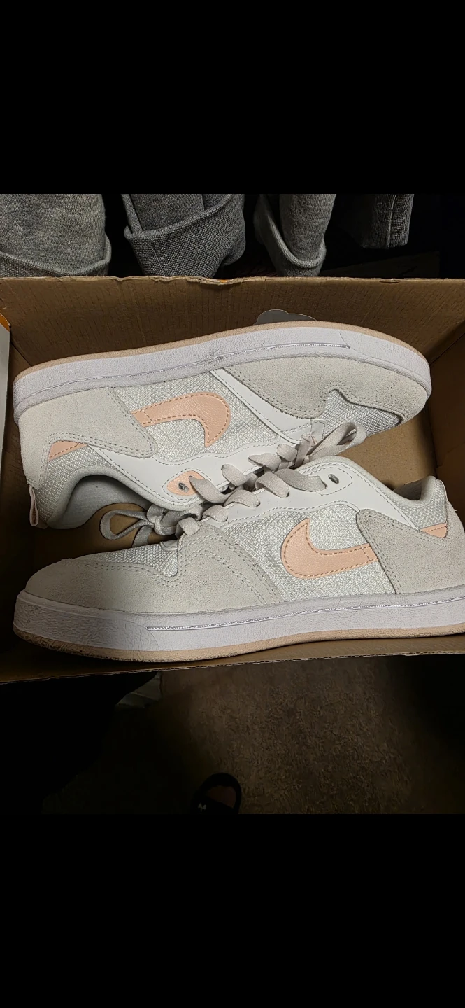 Nike Women's Sneakers White and Peach - photo 2