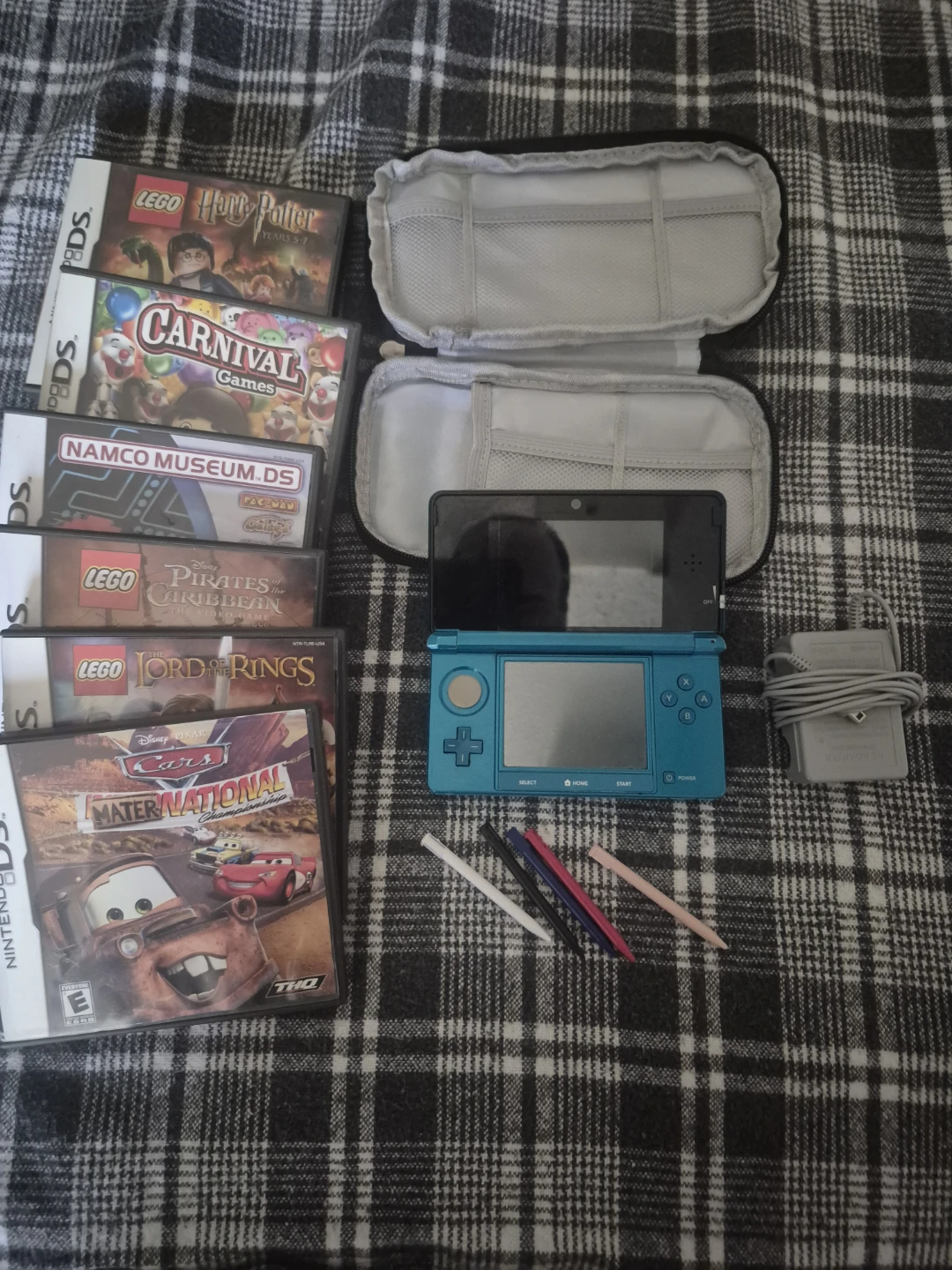 Nintendo 3DS Aqua Blue with Games and Accessories