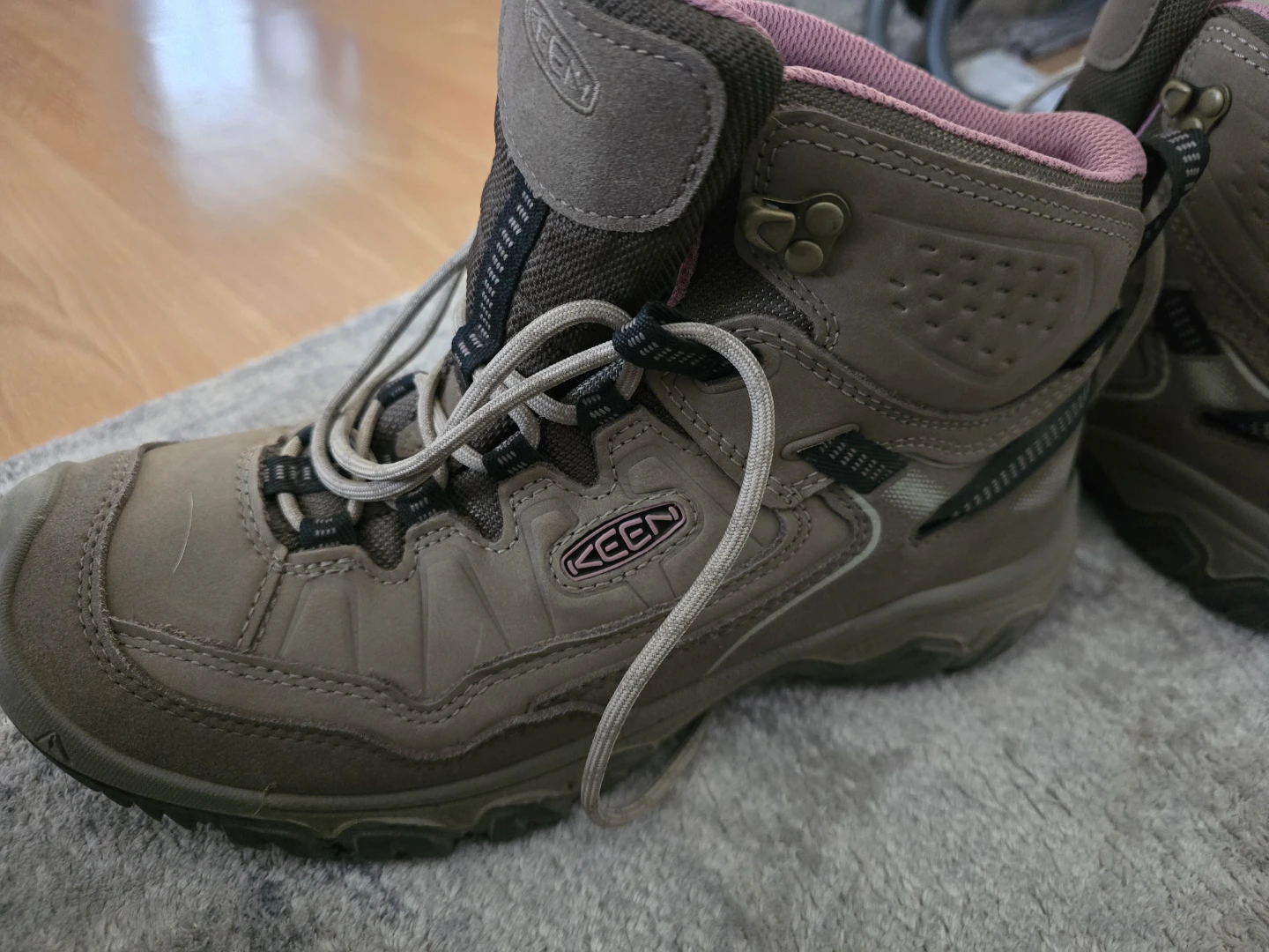 Keen Hiking Boots - Women's Size 10 - photo 3