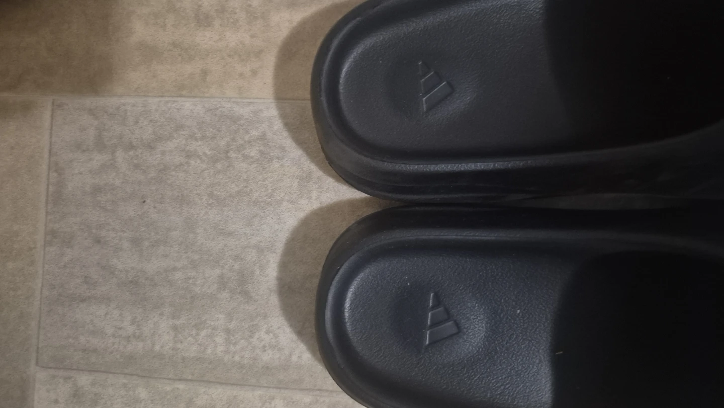 Adidas Yeezy Slide Black - photo 4