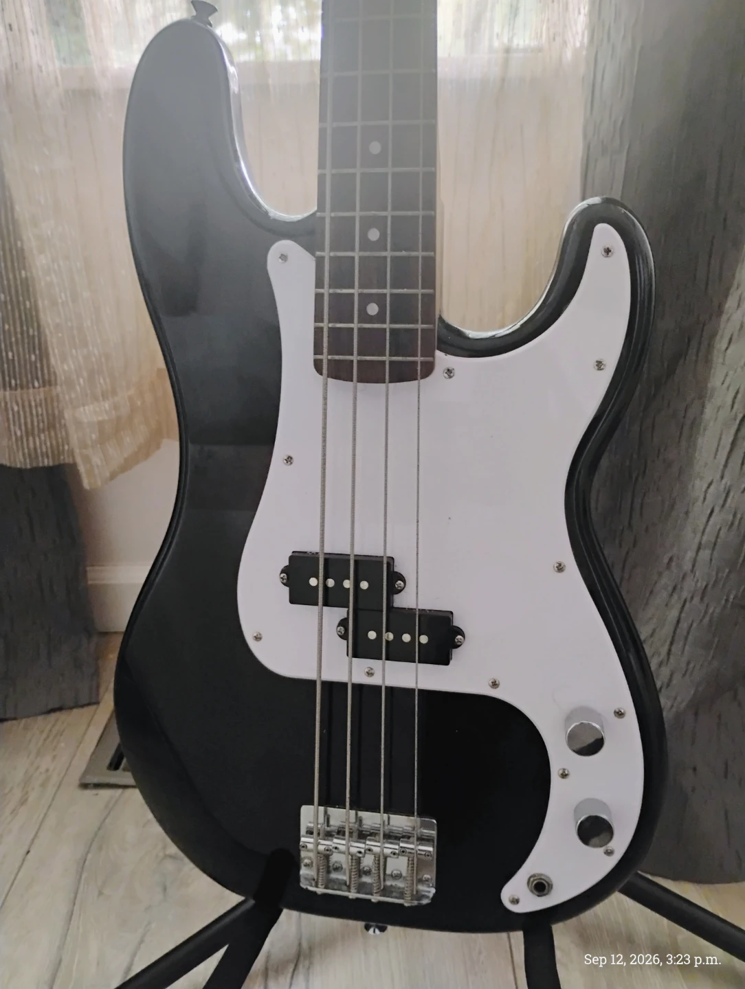 Squier Precision Bass Guitar - photo 2