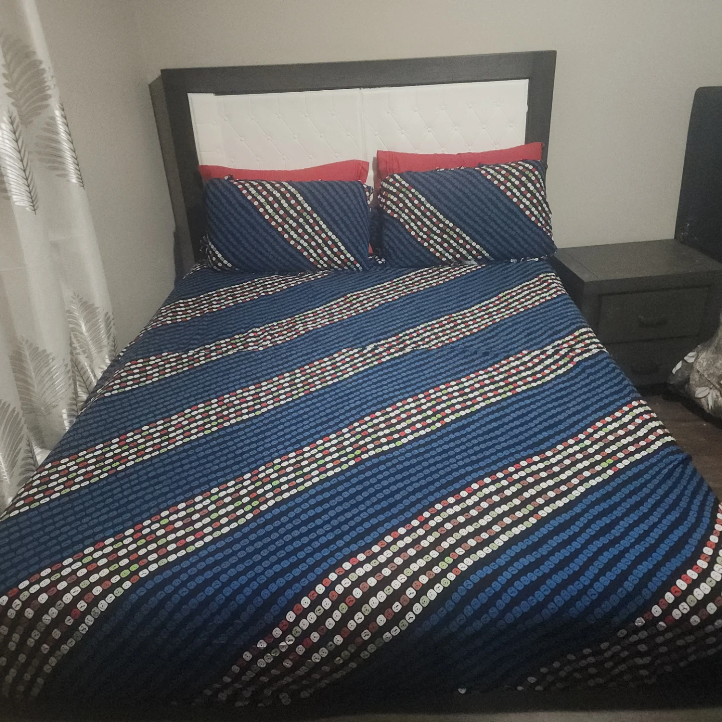Queen size bedframe - photo 3