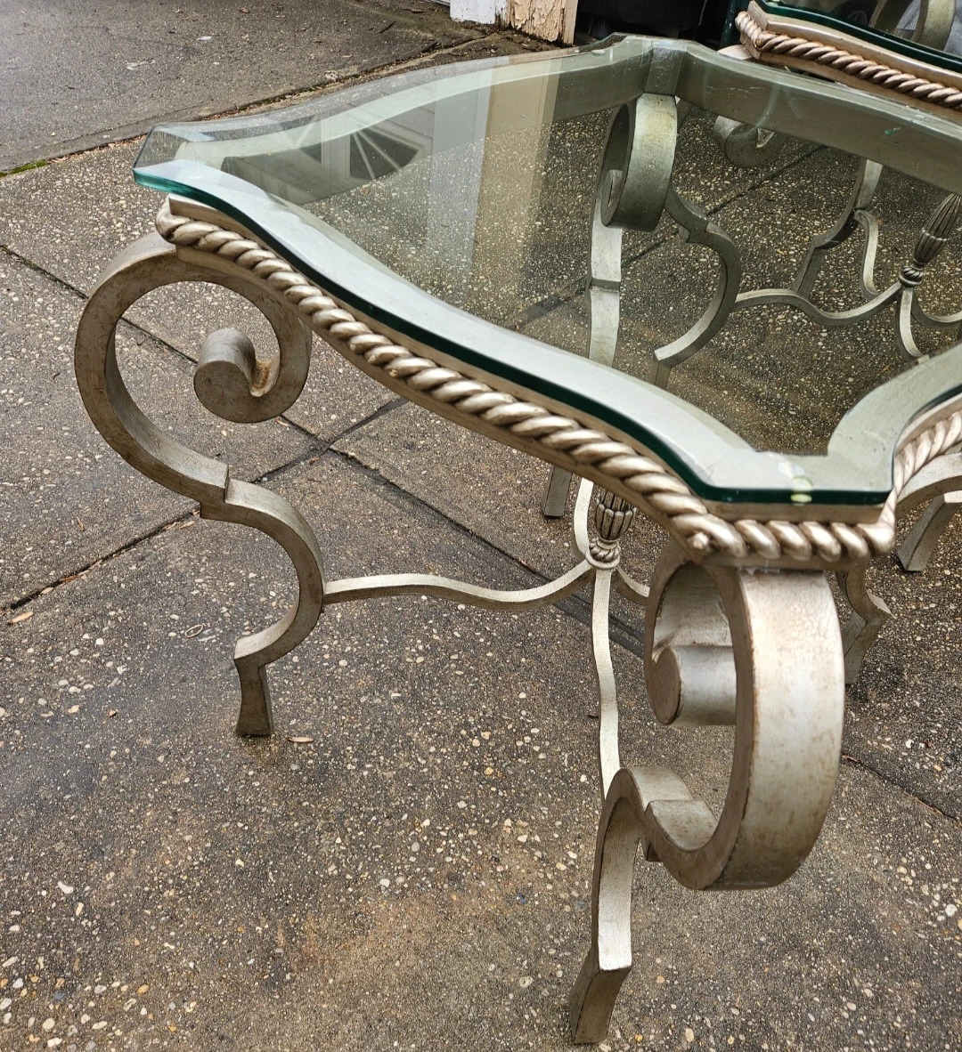 Beautiful expensive coffee table and 2 end tables - photo 4