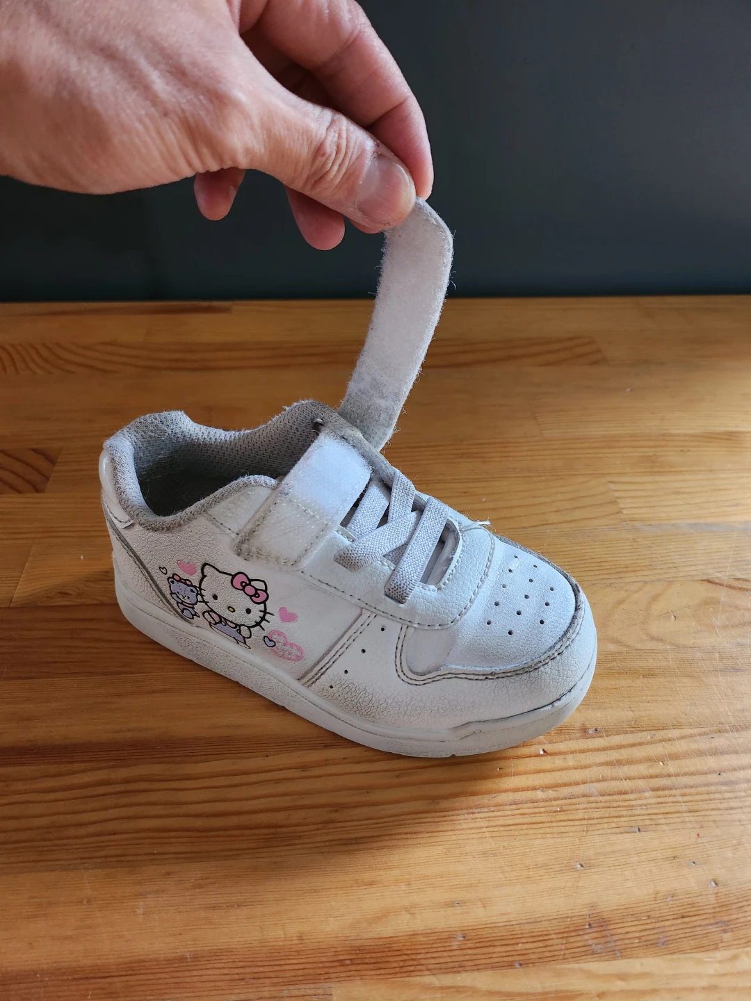 Hello Kitty Kids Sneakers Velcro Strap Toddlers Size 9 US - photo 3