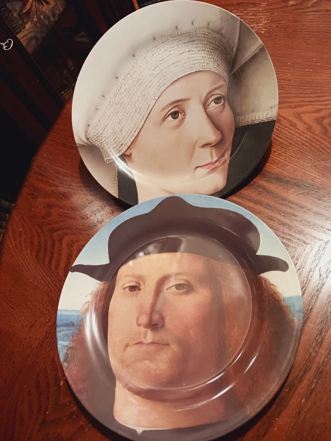 Set of Two Renaissance Art Portrait Plates - photo 3