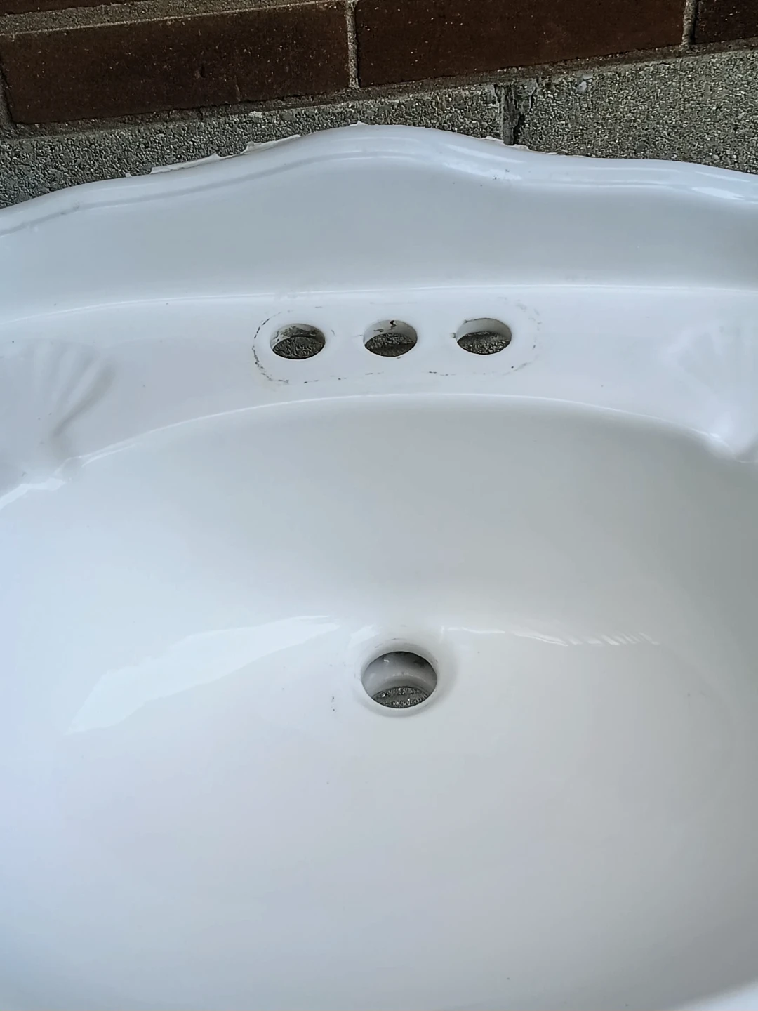 White Pedestal Sink - photo 3