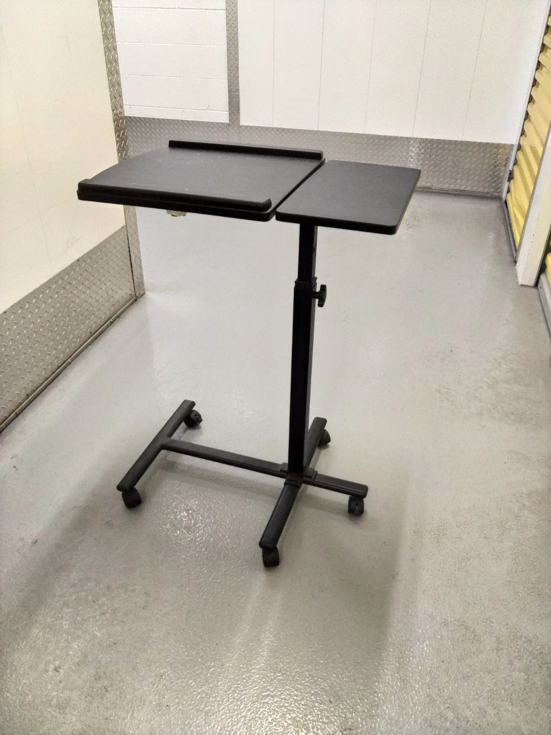 Adjustable Height Rolling Table
