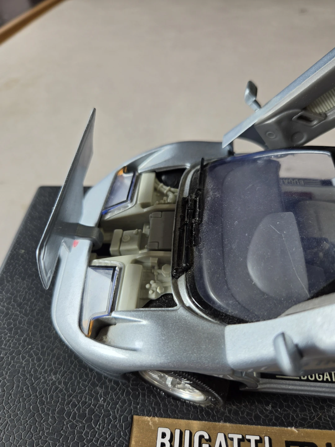1990s Anson 1/18 Bugatti EB 110 model car - photo 3
