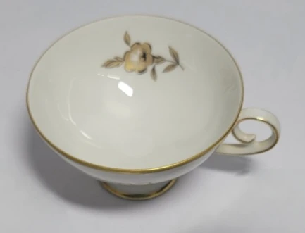 Ilmenau Graf von Henneberg Carmen Tea Cup and Saucer - photo 5
