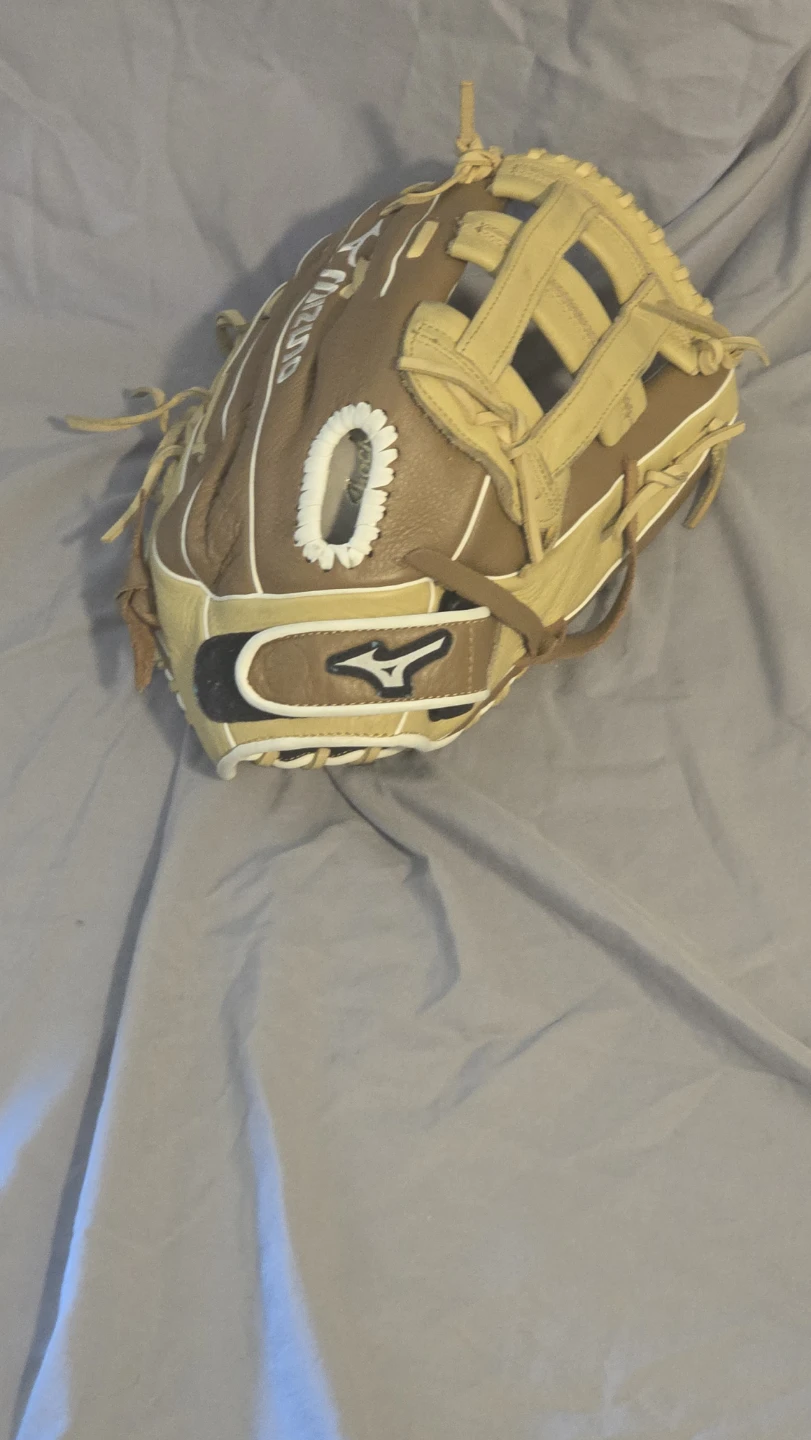 Mizuno Baseball Glove - photo 2