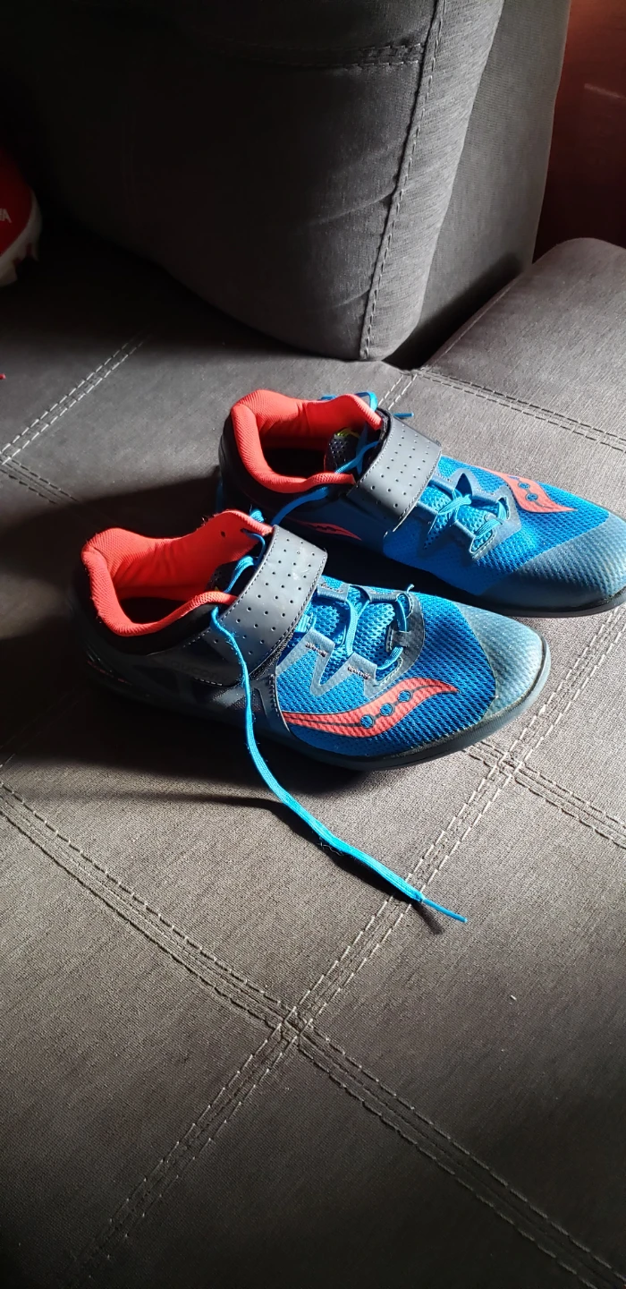 Saucony Throw Shoes Blue and Orange