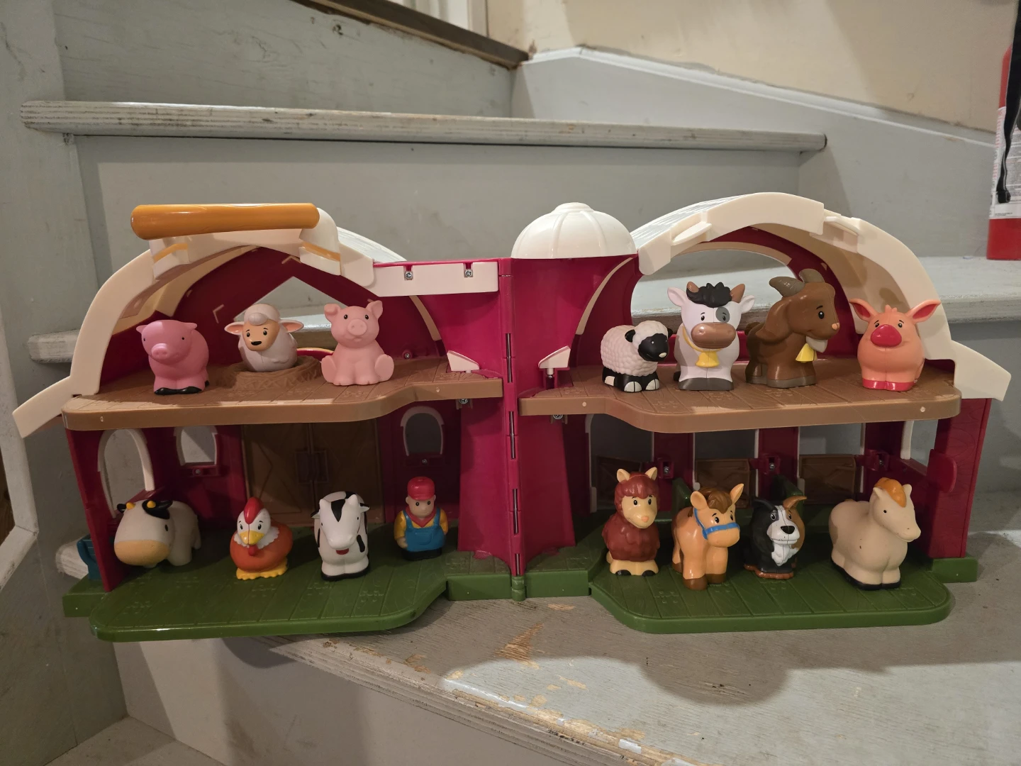 Fisher-Price Little People Animal Farm - photo 2