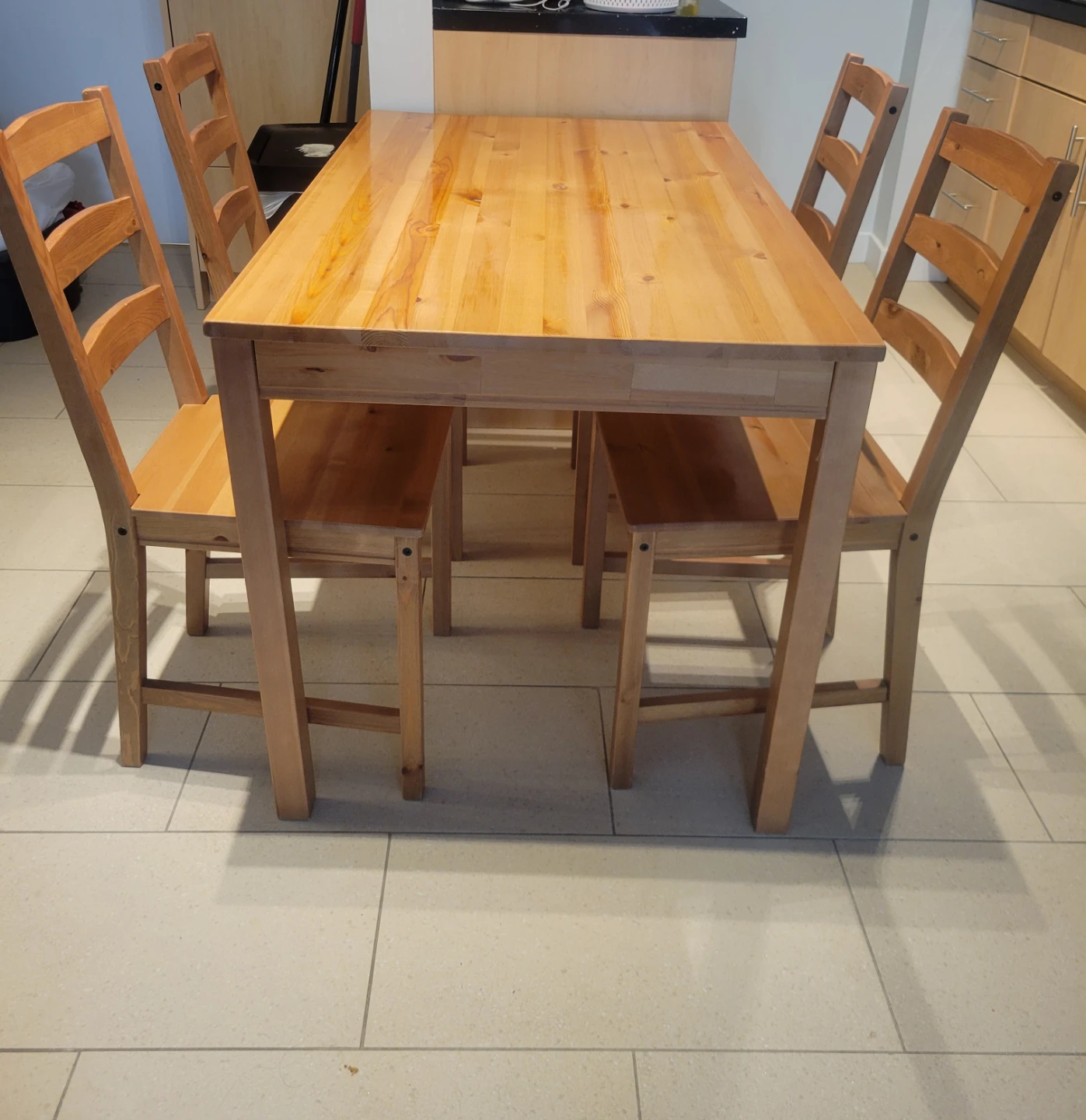 Table and chairs - photo 2