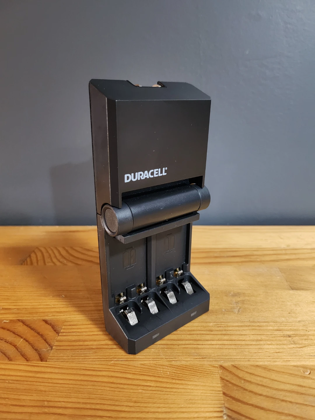 Duracell Folding Compact Battery Charger 🏈 - photo 2