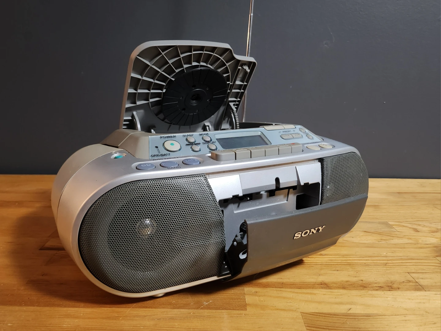 Sony CD Radio Cassette-Corder (CD Player issue) - photo 2