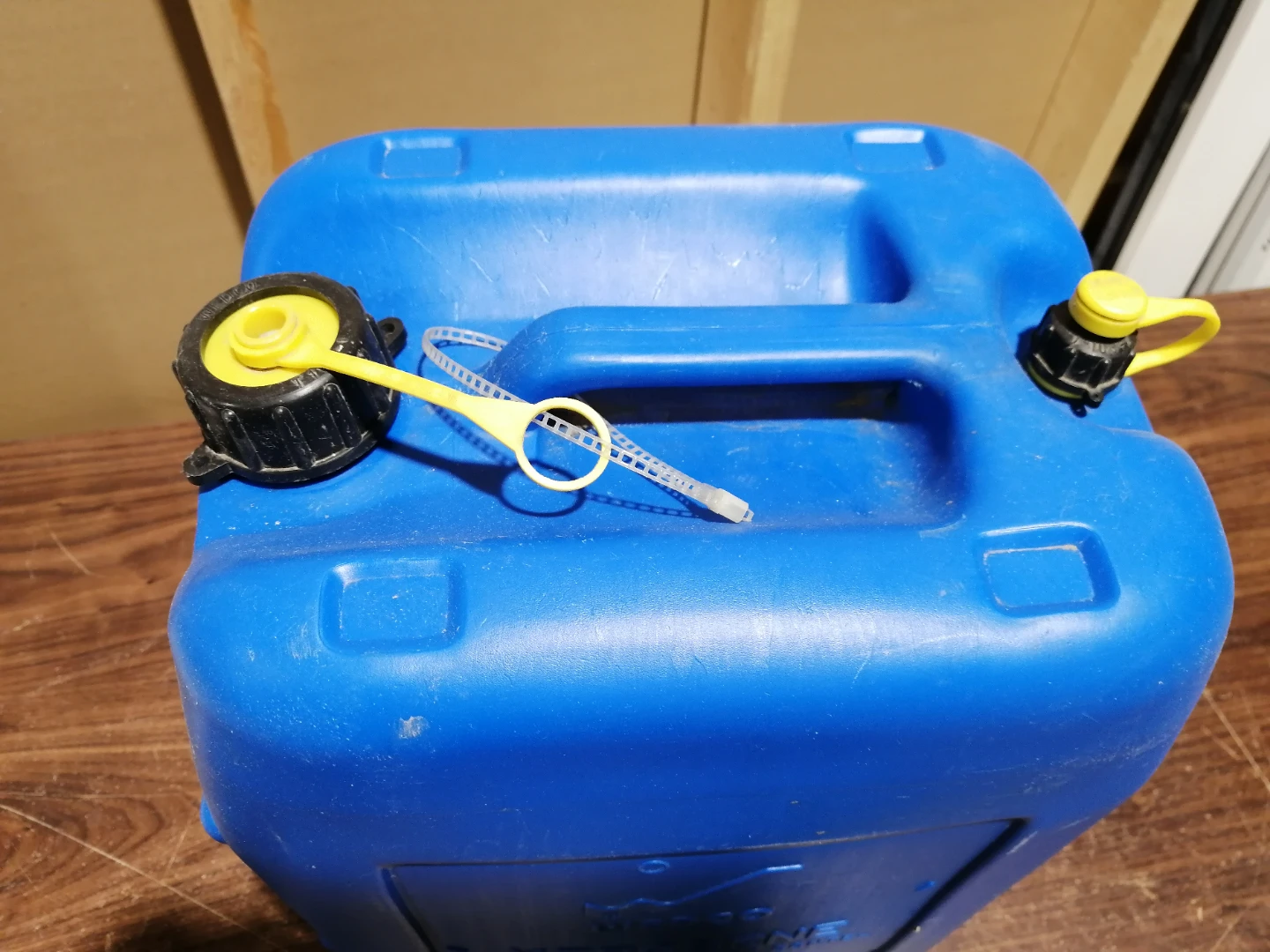 Wedco 20 Litre Kerosene Can - photo 2