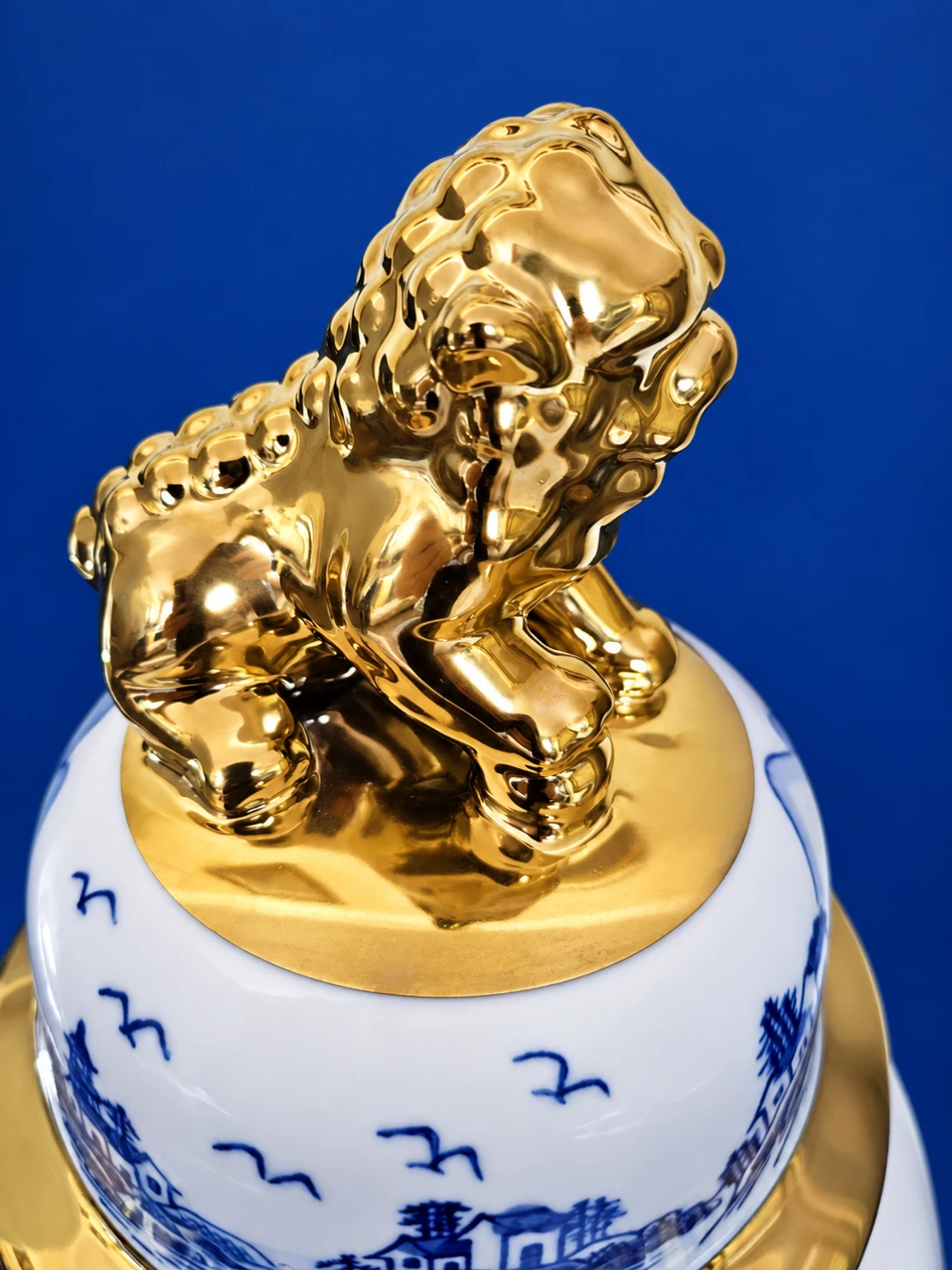 Chinoserie Blue and White Glamorous Ginger Jar with Gold Foo Dog - photo 3