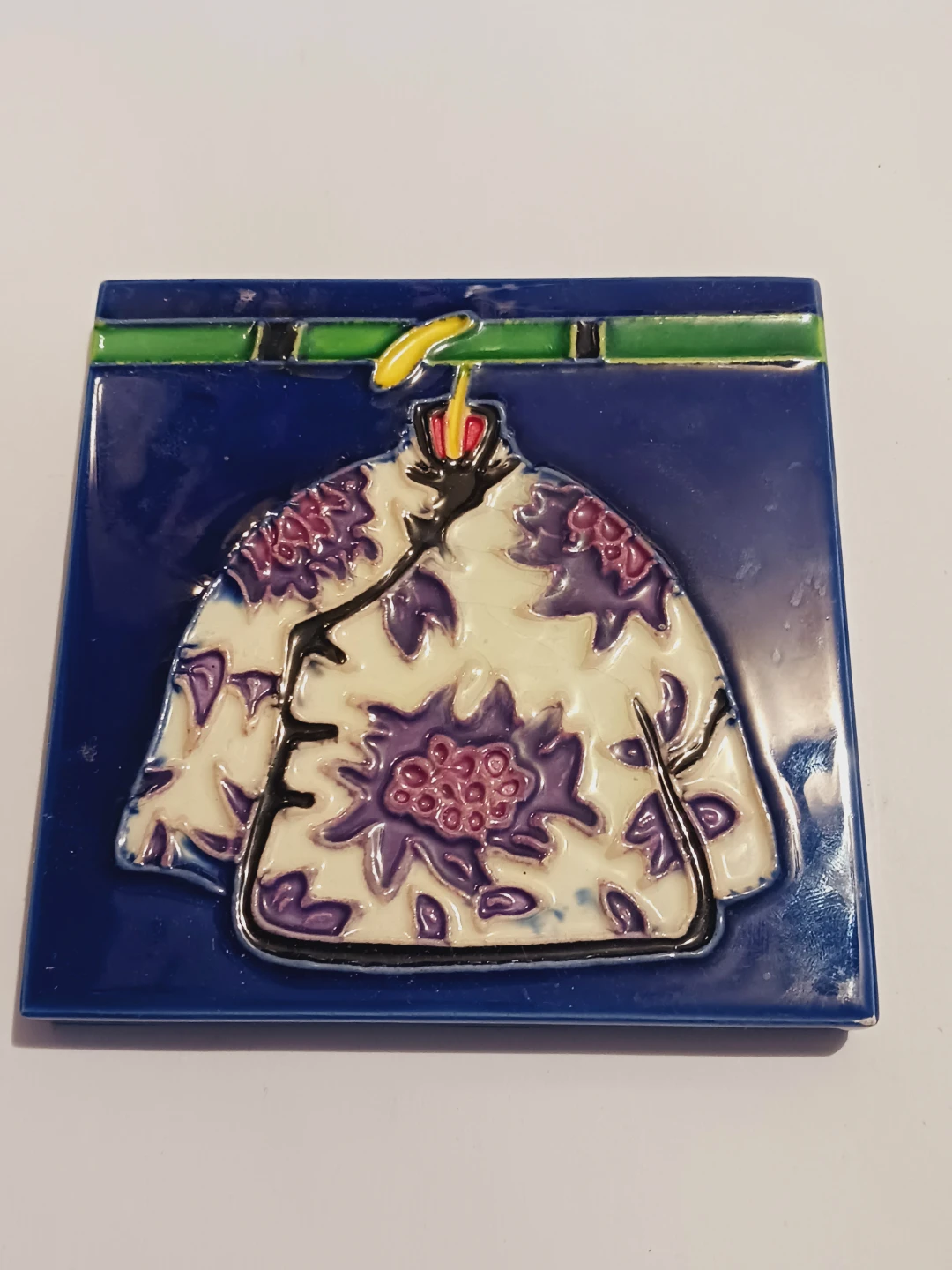 Decorative Ceramic Tile Wall Decor with Floral Kimono Design - photo 3