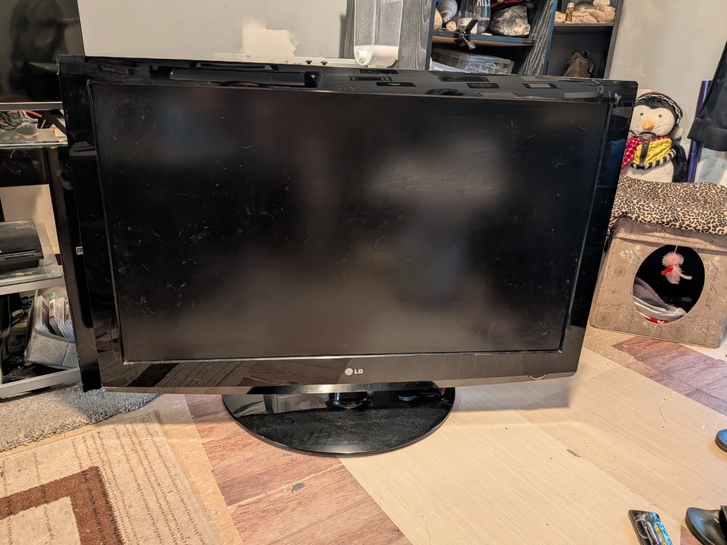 42" LG Flat-Panel Television - photo 2