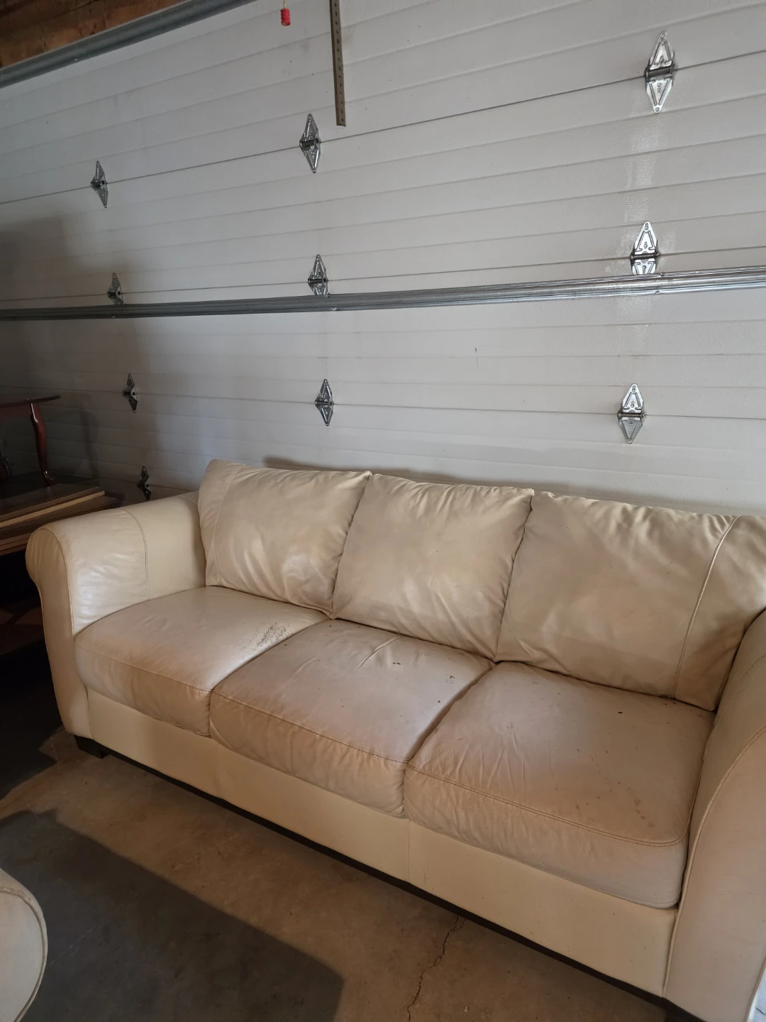 Cream leather sofa - photo 4
