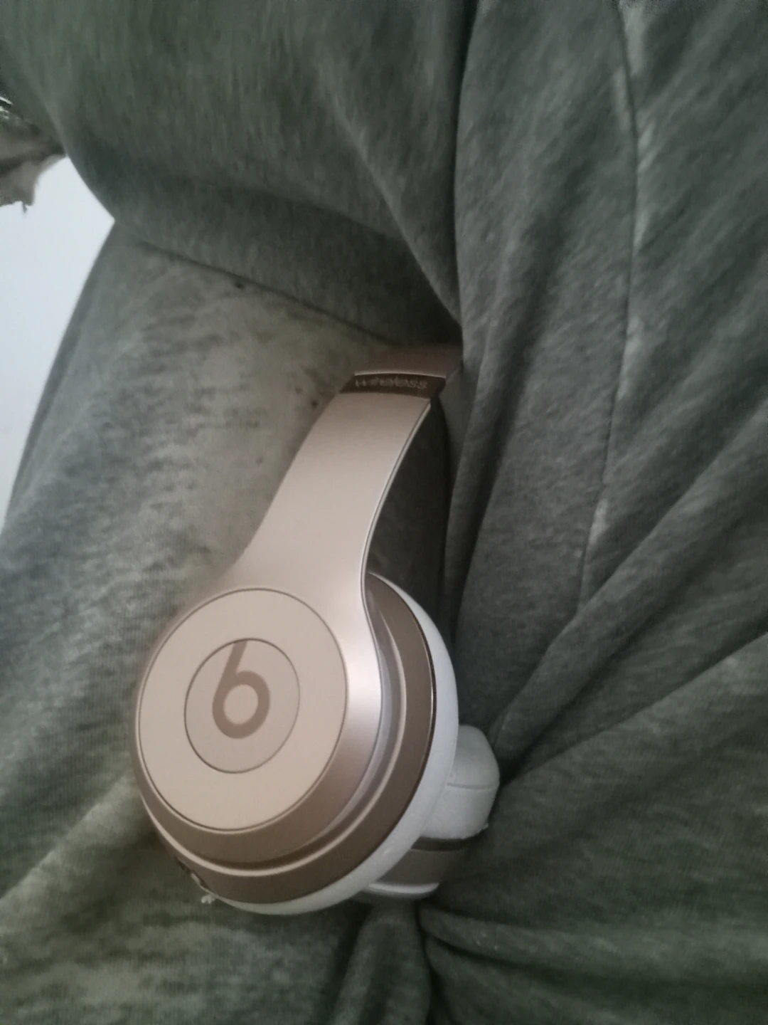 Beats Wireless Headphones Gold and White - photo 2