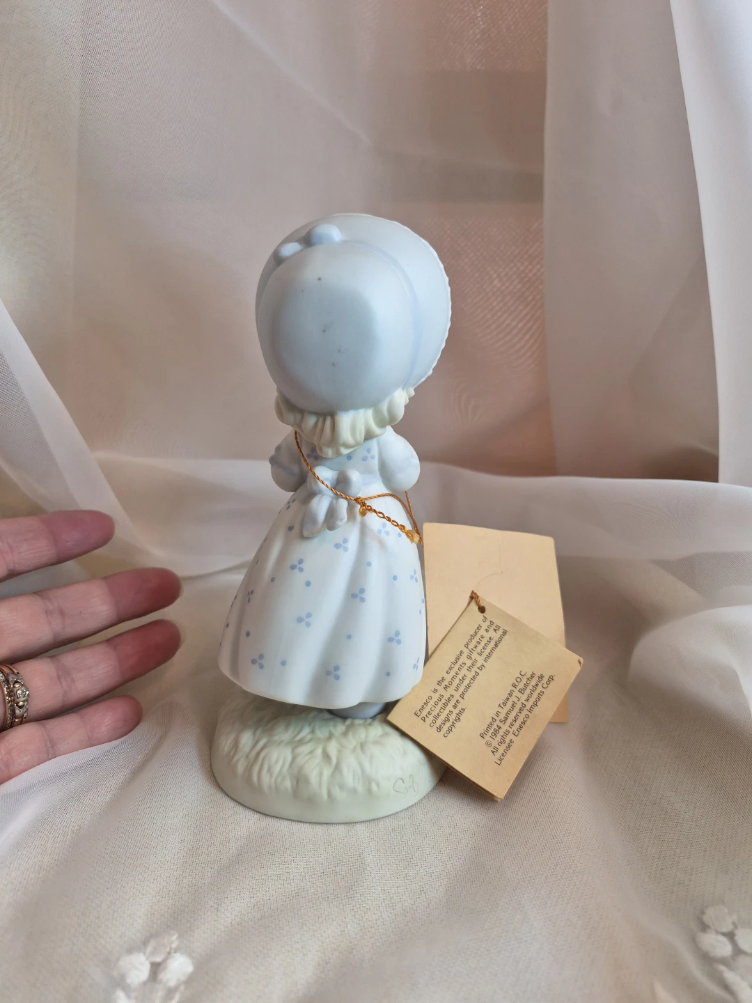 1990 Precious Moments 'HE Loves ME" 6" Tall - photo 4