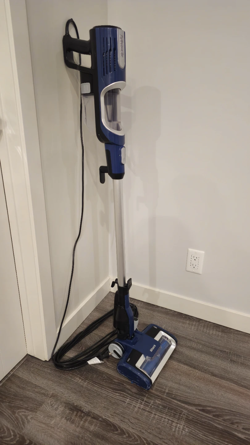 Shark ultralight pet pro vacuum - photo 2