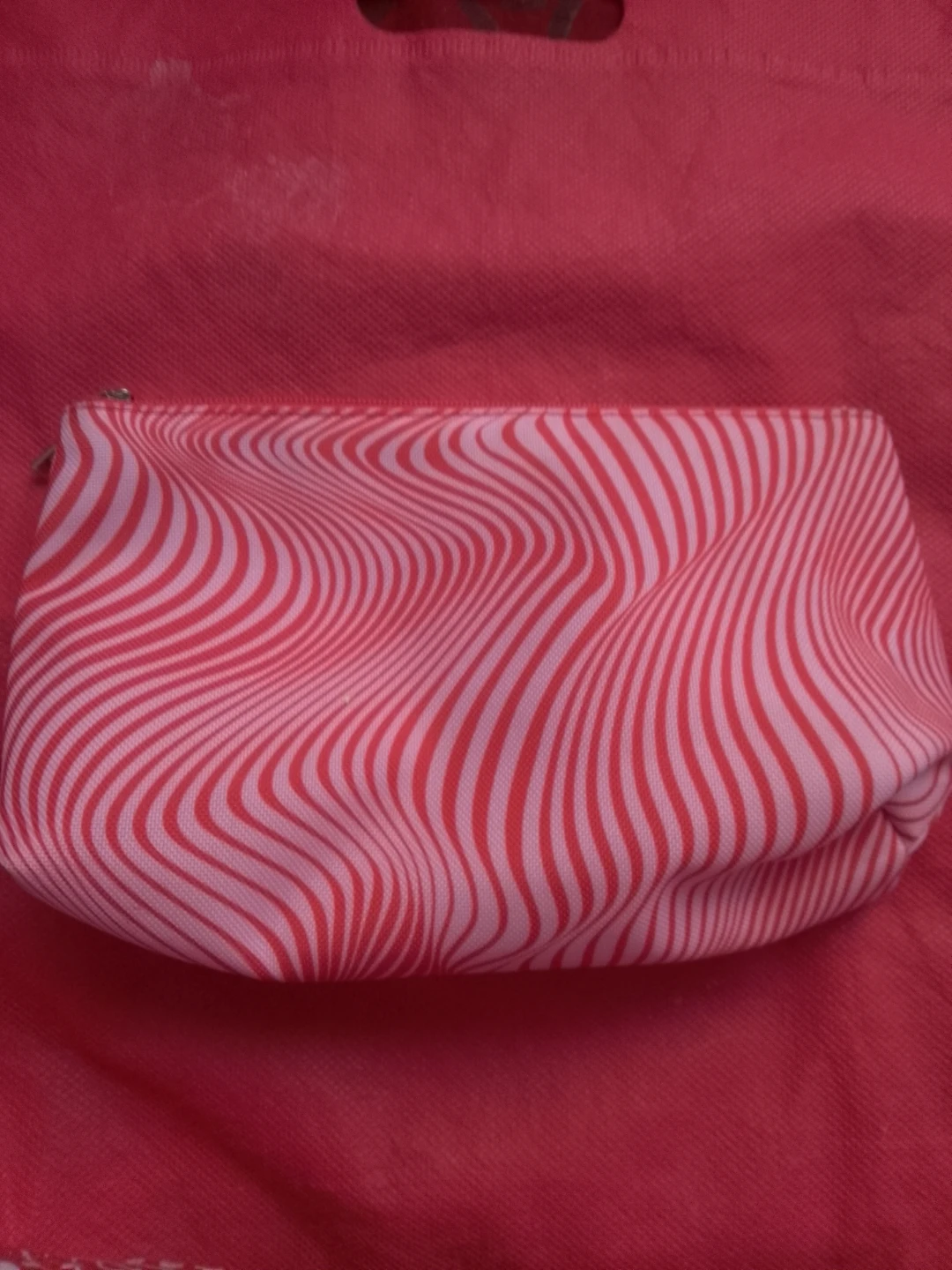 Pink and Red Wavy Print Makeup Pouch 🏈