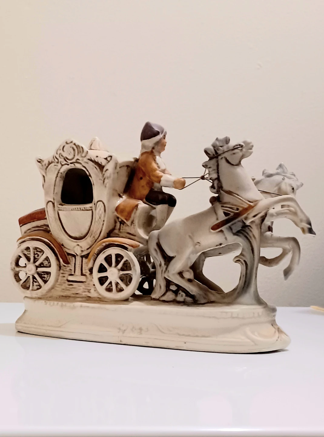 Vtg German Gräfenthal Porcelain Carriage Figurine - photo 2