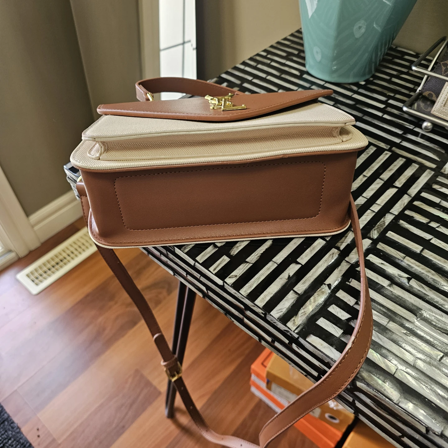 Yves Saint Laurent Two-Tone Handbag - photo 4