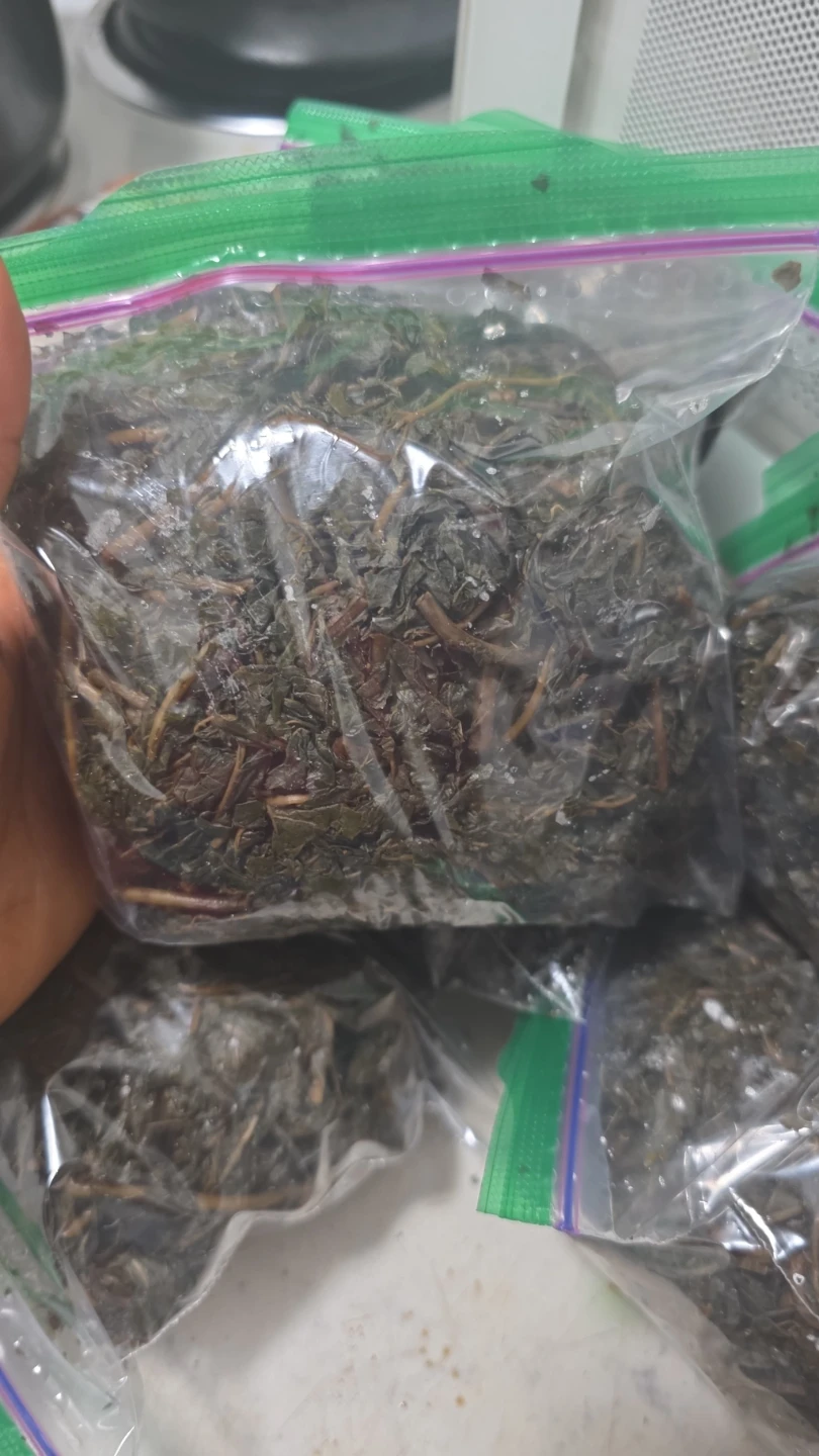 Washed bitter leaves - photo 2