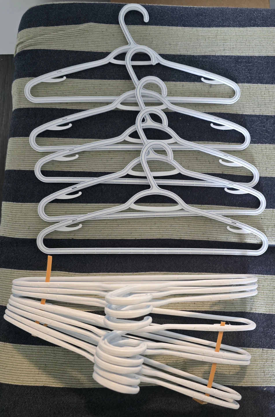 White Plastic Hangers - Set of 13 - photo 2