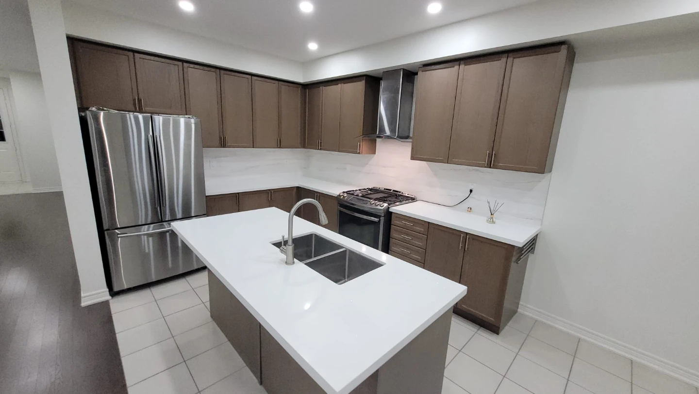 4 bedroom,  2.5 bath, semi-detached - photo 3