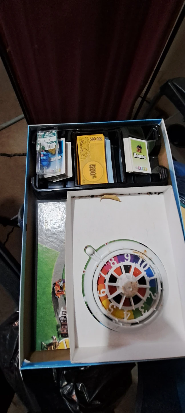 The Game of Life board game - photo 2