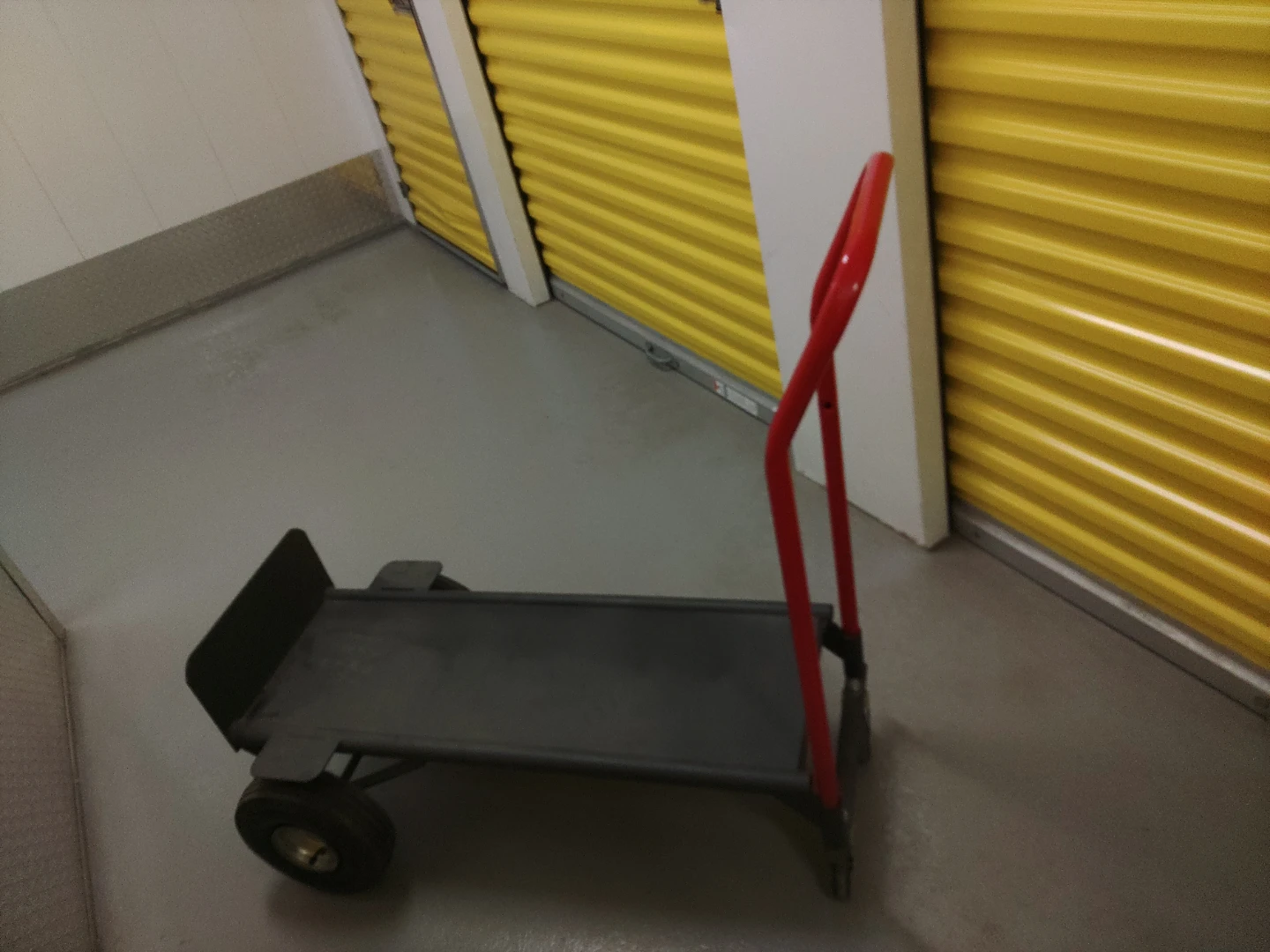 Milwaukee 800 lb Capacity Solid Platform Hand Truck